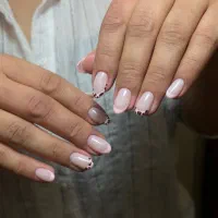 آموزش کاشت ناخن