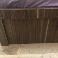تخت یک نفره‌ و میز آرایش یک نفره