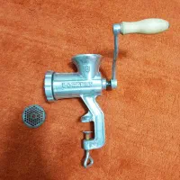 یک عدد چرخ گوشتی دستی خارجی مارک چکسلواکی