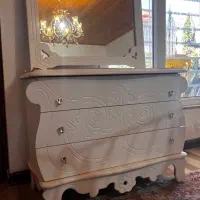 میز آرایش به همراه اینه