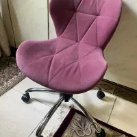 صندلی درحد نو استفاده نشده مناسب مغازه و ارایشگاه