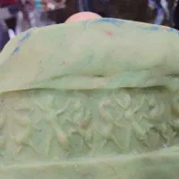 مهره قدیمی و سنگ یاقوت