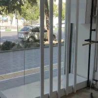 ویترین دکور مغازه پوشاک لباس