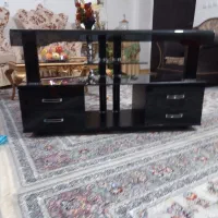 میزتلویزیون شیشه ای طول1متر20سانت هست سالم سالم