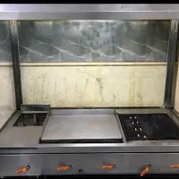 یک دستگاه گریل ذغالی و گریل روغنی