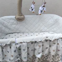تخت کنار مادر ملورین