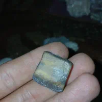 چند قطعه سنگ زینتی و چند عدد شهاب سنگ