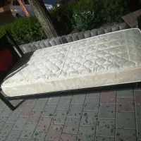 دوعدد تخت فلزی درحد نو همراه با تشک اصلی