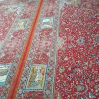 تعدادی فرش قرمز