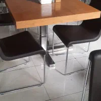 صندلی رستورانی و چوبی و میز رستورانی دست دوم