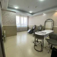 اجاره اتاق و اجاره میز ناخن و تخت مژه