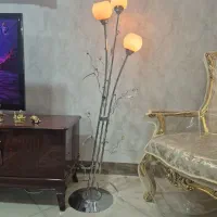 آباژور ایستاده