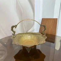 تعدادی ظروف نو با جعبه