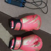 دستکش بوکس و طناب