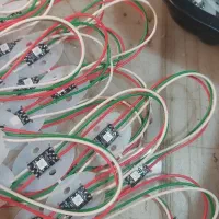 همکاری با خانم مونتاژکار الکترونیک در کارگاه