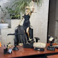مجسمه فرشته الهه عدالت ترازو وکالت دکوری