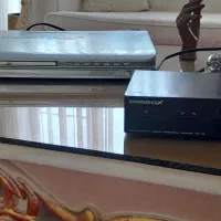 دستگاه DvD . و یک دستگاه گیرنده دیجیتال  داخلی