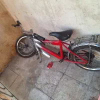 دوچرخه قرمز ساده