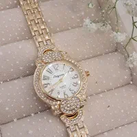 ساعت نگین کاری شده