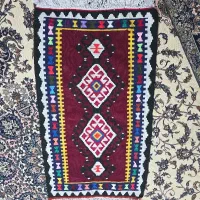 قالیچه گلیم کار دست هنرمند ایرانی