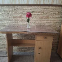دکوری و میز تحریر