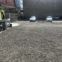 منشی خانم دفتر پارکینگ واقع در مرکز شهر