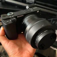 پکیج کامل دوربین Sony A6400بالنزSigma 30mmوتجهیزات
