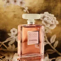 فروشنده مغازه عطر فروشی