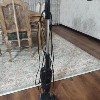 یک عدد جارو شارژی رویال همراه با کارتونش