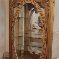 بوفه و ویترین طلاکوب چهار طبقه بسیار شیک  در حد نو