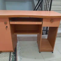 میز کامپیوتر در حد نو