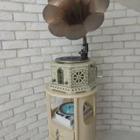 گرامافون با میز