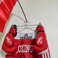 کیسه بوکس با دستکش هر دو نو