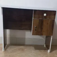 میز‌تحریر‌ واداری