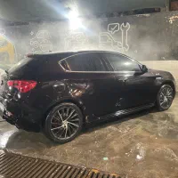 آلفارومئو جولیتا مدل ۲۰۱۵ بدون رنگ
