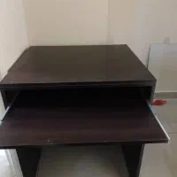 میز کامپیوتر در حد نو