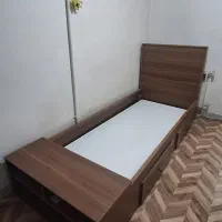 تخت خواب یک نفره مدرن با قفسه و زیرکشو