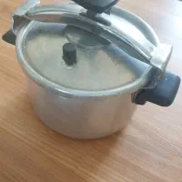زود پز ۶ لیتری نو