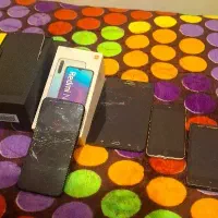 تعدادی گوشی موبایل به فروش میرسد