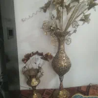 دوعدگلدان برنز همراه گلهایش