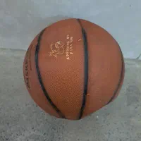 دوعدد توپ بسکتبال