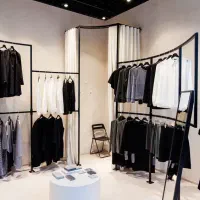 اجرای دکور مغازه و انواع چوب لباسی