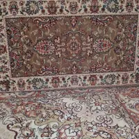 یک تخته فرش ۱۲ متری با ۶ عدد پشتی ۷۰۰ شانه سالم