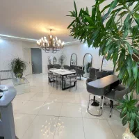 اجاره صندلی، میز و تخت در سالن مجهز بر نیاوران