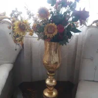 دوتا گل همراه گلدون طلایی