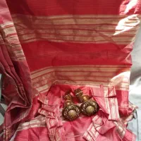 پرده کارکرده و قالیچه قدیمی سالم