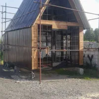کلبه سوییسی،پیش ساخنه