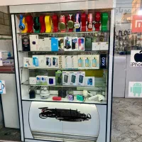 ویترین مغازه موبایل فروشی
