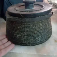 دیگ سنگی و جا دستمال و سطل مسی