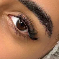 اکستنشن مژه و آموزش تخصصی‌